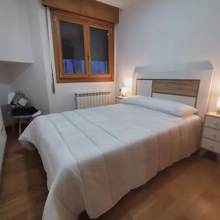 Castrelos, Vigo, Diseno Apartment *